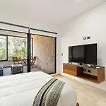 Espacioso Loft C/vista Al Jardin | Piscina | Gym Сasa de vacaciones Tulum