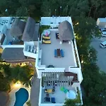 Jungle Paradise Ph W/ Private Terrace & 2 Jacuzzis