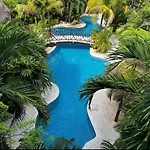 Jungle Paradise Ph W/ Private Terrace & 2 Jacuzzis