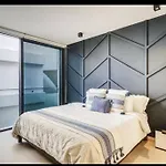 Majestic The Ultimate Luxury Oasis With Pool Apartamento