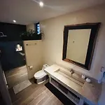 New Large Luxurious 1 Bedroom, 1 Bathroom In