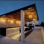 New Large Luxurious 1 Bedroom, 1 Bathroom In *