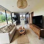 Apartamento New Large Luxurious 1 Bedroom, 1 Bathroom In *