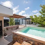 Villa Vacation Private Rooftop Pool Walk 2 Town *