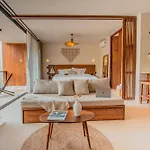 Muunek By Land Boutique 4*