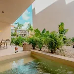 Muunek By Land Boutique Apartahotel