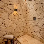 Muunek By Land Boutique