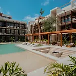Muunek By Land Boutique Apartahotel