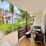 Chic 2Br Condo, Private Jacuzzi And 2 Free Bikes