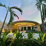 Central Park Lagunas - Luxury Modern Condo With Kitchen