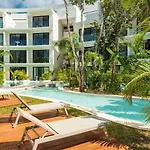 Central Park Lagunas - Luxury Modern Condo With Kitchen