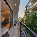 Lux Studio With Rooftop Pool Gym Private Balcony