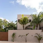 Kokoni Villa *
