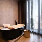 Spacious Luxury Villa, 3 Private Pools + Rooftop *