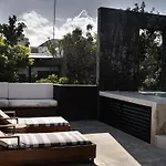 Villa Spacious Luxury Villa, 3 Private Pools + Rooftop *