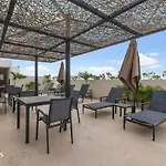 2 Bedroom With Spacious Loft Close From Zone Holiday home *