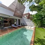 Villa Asana With Stunning Luxury Pool And Private Rooftop