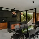 Niburu 4 Hab Exclusive House Villa