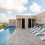 Brand New With King Bed And Rooftop Pool *