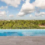 Brand New With King Bed And Rooftop Pool Apartment