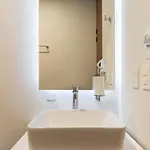 Brand New With King Bed And Rooftop Pool *