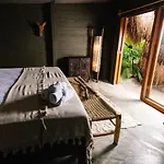 Hotel Amana , Front *
