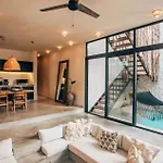 Jungle Rooftop -priv Pool-bathtub-jacuzzi 2a *