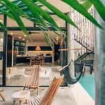 Villa Jungle Rooftop -priv Pool-bathtub-jacuzzi 2a *