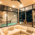 Jungle Rooftop -priv Pool-bathtub-jacuzzi 2a Villa