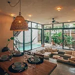 Jungle Rooftop -priv Pool-bathtub-jacuzzi 2a Villa