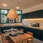Villa Jungle Rooftop -priv Pool-bathtub-jacuzzi 2a