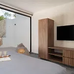 Twelve O\'Clock - Luxury Villas
