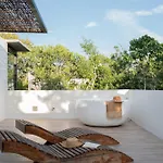 Twelve O\'Clock - Luxury Villas