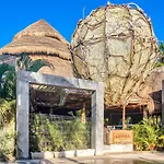 Central Location And 3 Pools