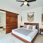 Villa Casa Reyna&casa Solesta 10 Bedroom *