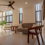Pent House With Plunge Pool Apartamento *