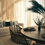 Loft Izel Sleeps 4 With Beach Club Access, Close To La Veleta