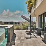 Lux Apartment Free Beach Shuttle,Gym,Private Pool