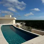 Luxurious Mistiq Gardensii Pool Beachclub *