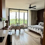 Luxurious Mistiq Gardensii Pool Beachclub *