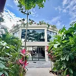 Beautiful Loft Minutes From The Sea!