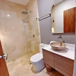 1-bd With Ocean View Rooftop Pool