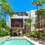 Stylish Condo For 4 Rooftop & Pool Access