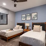 Paramar Black