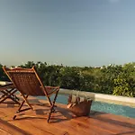 Jungle Retreat, Sleeps 10 Comfortably, Rooftop Pool