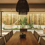 Jungle Retreat, Sleeps 10 Comfortably, Rooftop Pool