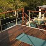 Jungle Retreat, Sleeps 10 Comfortably, Rooftop Pool Apartamento