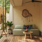 Jungle Retreat, Sleeps 10 Comfortably, Rooftop Pool