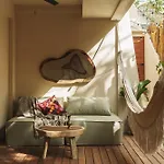 Jungle Retreat, Sleeps 10 Comfortably, Rooftop Pool