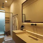 Jungle Retreat, Sleeps 10 Comfortably, Rooftop Pool *
